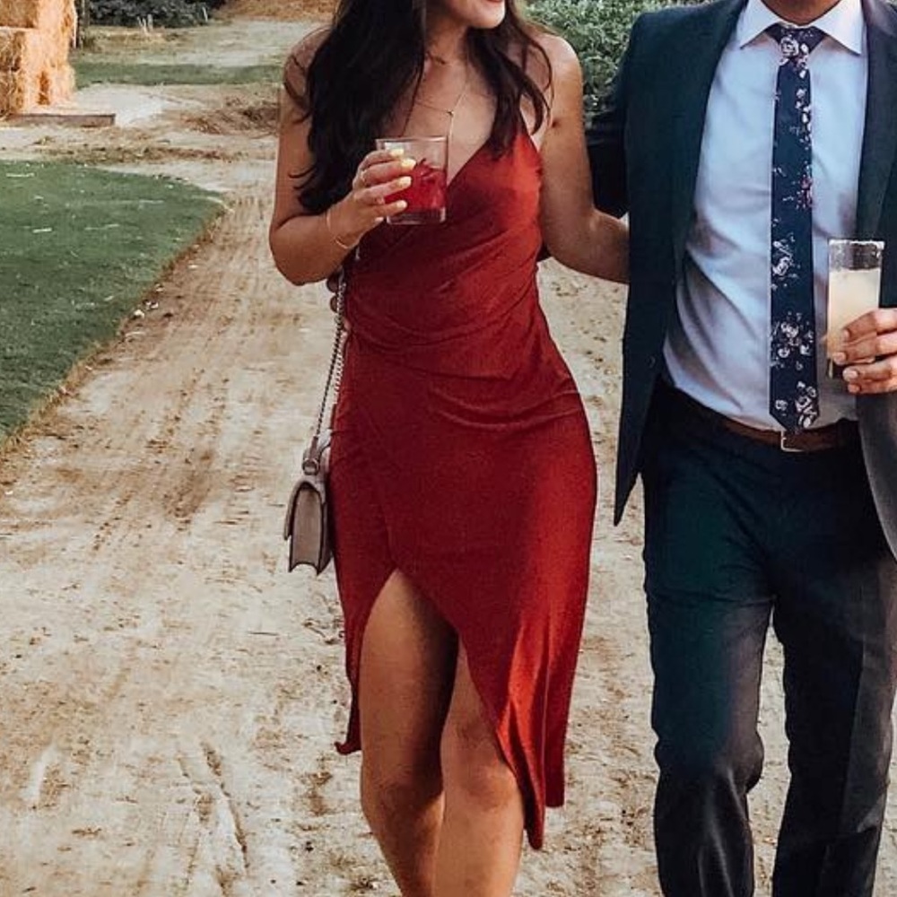 Donna Mizani Burgundy Stretchy Mini Dress